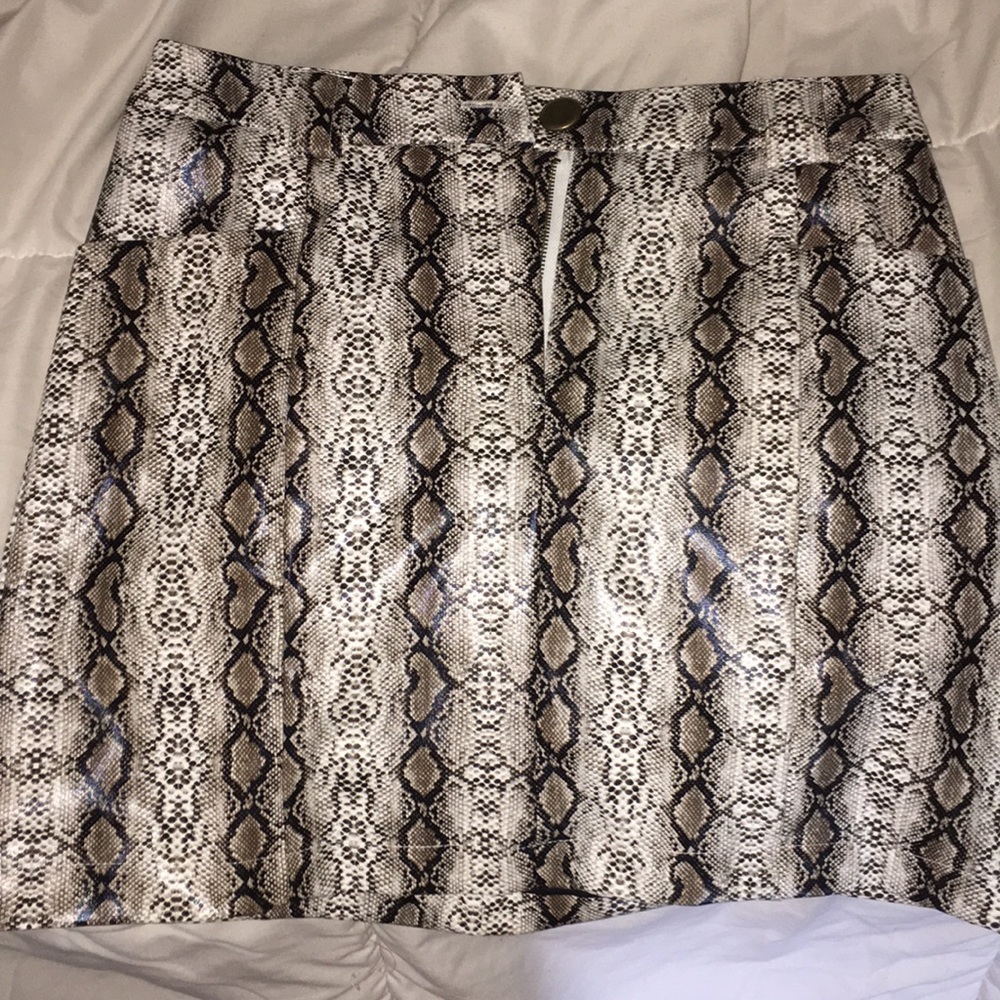 fab’rik medium snakeskin skirt with pockets